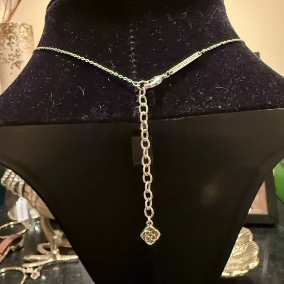 Kendra Scott Nola Silver Tone Pendant Necklace in Iridescent Drusy - Picture 6 of 8